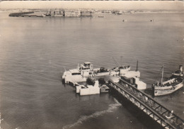 EN AVION AU DESSUS DE L'ILE DE RE L'EMBARCADERE DE SABLANCEAUX LE CHAMPLAIN ET LE MOLE D'ESCALE CPSM 10X15 TBE - Ile De Ré