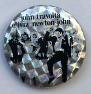Badge Vintage - John Travolta Et Olivia Newton-John - GREASE - Objets Dérivés