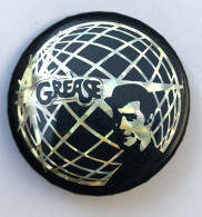 Badge Vintage - John Travolta - GREASE - Objets Dérivés