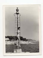 Snapshot Superbe Portrait Jeune Femme 60s Mer Ocean Maillot De Bai Pin-up - Personas Anónimos