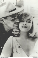 Marilyn Monroe Et Clark Gable - Photo De Presse - Rétro Pour Les 25 Ans De Sa Mort - Voir Verso -  2 Scans - Ohne Zuordnung