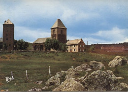 X113379 AVEYRON AUBRAC EGLISE ROMANE N. D. DES PAUVRES TOUR DES ANGLAIS ET LA RESIDENCE - Autres & Non Classés