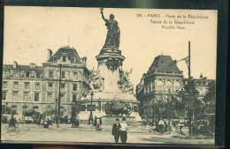 PARIS Place De La Republique     (    Mes Cartes Ne Sont Pas Jaunies ) - Otros & Sin Clasificación