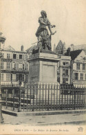 CPA France Beauvais La Statue De Jeanne Hachette - Beauvais