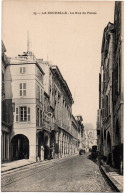 Charentes  Maritime , La Rochelle , La Rue Du Palais - La Rochelle