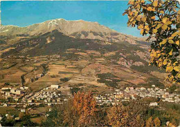 04 - Barcelonnette - Vue Générale - A Gauche Le Col De La Pare Et La Chalanche - CPM - Voir Scans Recto-Verso - Barcelonnette