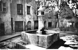 [83] LORGUES- LA PLACE DU MARCHE, FONTAINE, - Cpsm 1958 ( ͡♥ ͜ʖ ͡♥) ♥ - Lorgues