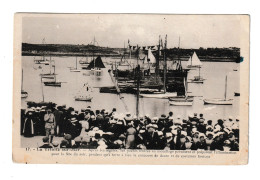 CPA - 56 - LA TRINITE SUR MER - Après Les Régates - Concours De Danse Et De Costumes Bretons - 1945 - La Trinite Sur Mer