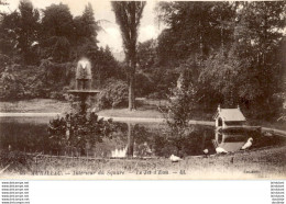 D15  AURILLAC  Intérieur Du Square- Le Jet D'eau   ..... - Aurillac