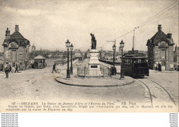 D45  ORLEANS  La Statue Jeanne D' Arc Et L' Entrée Du Pont   ..... - Orleans