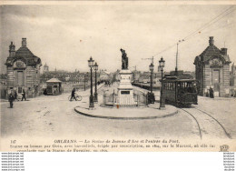 D45  ORLEANS  La Statue De Jeanne D' Arc Et L' Entrée Du Pont   ..... - Orleans