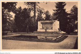 AJOP8-0801 - MONUMENT-AUX-MORTS - Munster - Le Parc Et Le Monument Aux Morts - War Memorials