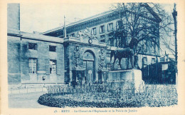 CPA France Metz Le Cheval Et Le Palais De Justice - Metz