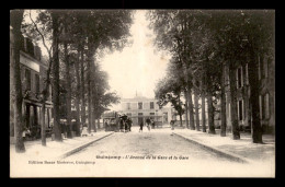 22 - GUINGAMP - AVENUE DE LA GARE ET LA GARE - Guingamp