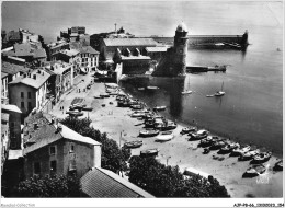 AJPP8-66-0882 - EN AVION AU-DESSUS DE  - COLLIOURE - Le Port Et L'eglise - Collioure