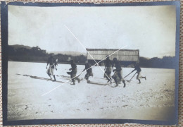 CONGO 1910 Les « Makuas » Ramassant Le Manioc Sec Photo Snapshot Vers 1910 - Lieux