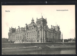 AK Berlin-Tiergarten, Reichstagsgebäude Mit Flusspartie  - Tiergarten