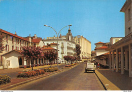 [40]  DAX - La Nouvelle Avenue Les Thermes Et Le Splendid - Automobile 2cv - Cpsm GF 1967 ( ͡♥ ͜ʖ ͡♥) ♥ - Dax