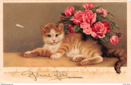 CHATS - CAT - Jolie Carte Fantaisie De Bonne Fête -  Chat Allongé Avec Des Fleurs Roses Cpa 1934 ( ͡◕ ͜ʖ ͡◕) ♦ - Katzen