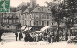 . 50 . AVRANCHES . Un Coin Du Marchée . . - Avranches