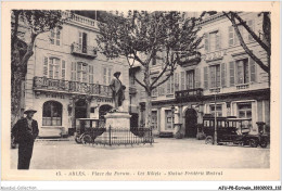 AJUP8-0707 - ECRIVAIN -  Arles - Place Du Forum - Les Hôtels - Statue FREDERIC MISTRAL  - Ecrivains