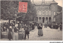 CAR-AAWP5-50-0386 - COUTANCES - Un Coin Du Marché - Coutances