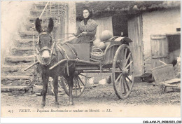 CAR-AAWP1-03-0016 - VICHY - Paysanne Bourbonnaise Se Rendant Au Marché - Vichy