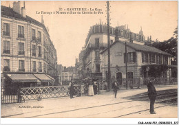 CAR-AAWP12-92-0982 - NANTERRE - La Gare - Le Passage à Niveau Et Rue Du Chemin De Fer - Nanterre