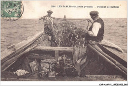 CAR-AAWP11-85-0872 - LES SABLES D'OLONNE - Pêcheurs De Sardines - Sables D'Olonne