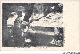 CAR-AAWP8-64-0629 - SALIES DE BEARN - à La Saline - Un Pêcheur De Sel - Salies De Bearn