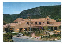 Beau Plan De L' Hôtel Crémaillère En 1977 à GRÉOUX LES BAINS  [04] Alpes De Haute Provence - Voiture - Gréoux-les-Bains