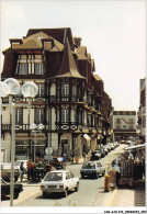 CAR-AAX-P12-76-0893 - ETRETAT - Celebre Par Ses Falaises - Le Centre Ville - Etretat