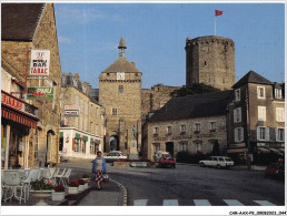 CAR-AAX-P9-50-0670 - BRICQUEBEC - Le Centre Ville Et Le Chateau - Bricquebec