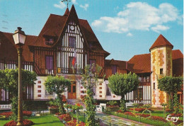 14 - Deauville  -  L'Hôtel De Ville Et L'Office Du Tourisme - Deauville