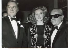 L'ACTEUR REX HARISSON   LE PRODUCTEUR DARRYL F. ZANUCK  Et Une Charmante Blonde Pour LA PUCE A L'OREILLE 1968 - Persone Identificate