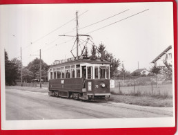 Photo  Cliché Bazin Format CPSM ( 10,5 Cm X 14,5 Cm ) SUISSE GENEVE Tramway Onex Publicité SUZE - Otros & Sin Clasificación