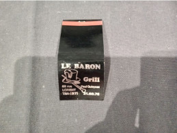 FRANCE  - Petite Boîte Aĺlumettes "   LE BARON Grill "   Noir "    "    Lorient   Net    2,50 - Matchboxes