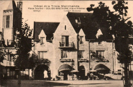 N°2404 W -cpa Dol De Bretagne -hôtel Des Trois Marchands- - Dol De Bretagne