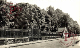 FRANCIA. FRANCE. ESTISSAC : Place Caroline - Autres & Non Classés