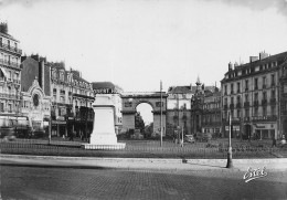 DIJON  Place D' ARCY Et Porte Guillaume  54 (scan Recto Verso)nono0102 - Dijon