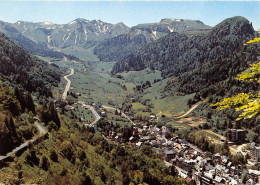 L Auvergne Touristique LE MONT DORE Vue Generale La Chaine Du Sancy Et Le Capucin(SCAN RECTO VERSO)NONO0093 - Le Mont Dore