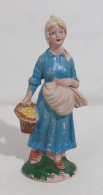 I117207 Pastorello Presepe - Statuina In Plastica - Donna Con Cesta E Panni - Weihnachtskrippen