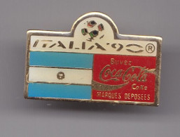 Pin's  Coca Cola  Italia 90 Coupe Du Monde Du Football  Drapeau Argentine Réf 7196 - Coca-Cola