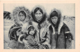 ESQUIMAU Eskimo USA ALASKA  Barrow  Utqiagvik Denbigh Détroit De Behring Famille Inuit  15 OO 0932 - Fairbanks