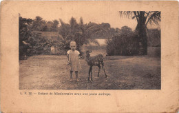 GUINEE FRANCAISE CONAKRY Enfant De Missionnaires Et Antilope  (scan Recto-verso) OO 0957 - Französisch-Guinea