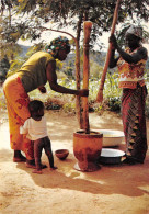 CAMEROUN Kamerun YAOUNDE  Preparation Du Repas (scan Recto-verso) OO 0949 - Cameroun