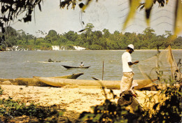 CAMEROUN Kamerun Chutes De La Lobé - Pêcheur Réparant Son Filet (scan Recto-verso) OO 0948 - Camerún