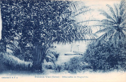 GABON   Fernan Vaz   Le Debarcadere De  NINGHE SIKA  Carte Vierge   (scan Recto-verso) OO 0941 - Gabon