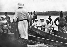 MALI  Soudan Francais  KAYES Un Missionnaire Et Les Soeurs Embarquent Dans Les Pirogues (scan Recto-verso) OO 0937 - Malí