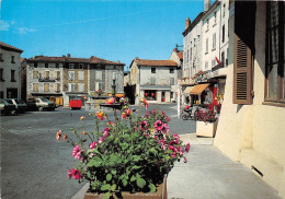 63 CUNLHAT Le Bourg, Bar Tabac  (scan Recto-verso) OO 0934 - Autres & Non Classés